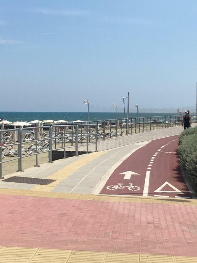 Larnaca Beach Apartment 44 エクステリア 写真